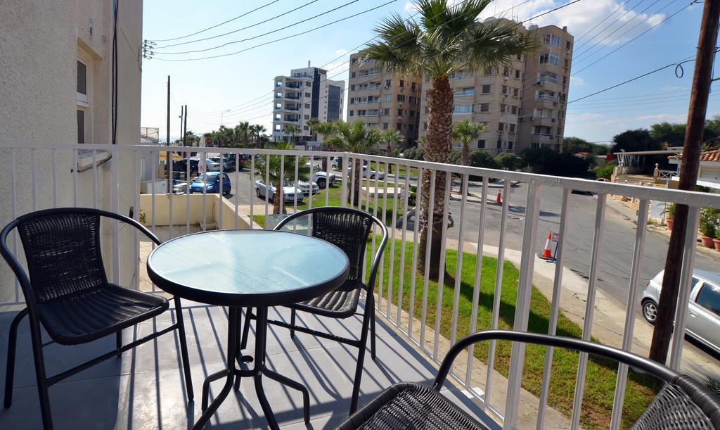 Mackenzie Blu Beach Studio Ларнака Екстериор снимка